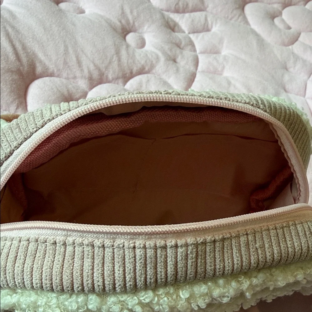Cosmetic Pouch Sherpa-Trim